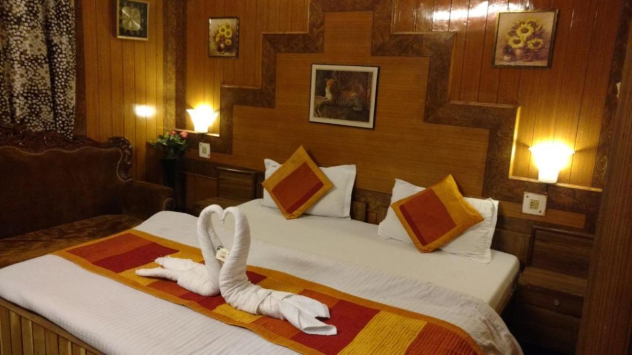 Goroomgo Ankur Lake View Mall Road Nainital - Prime Location With Luxury Room Экстерьер фото